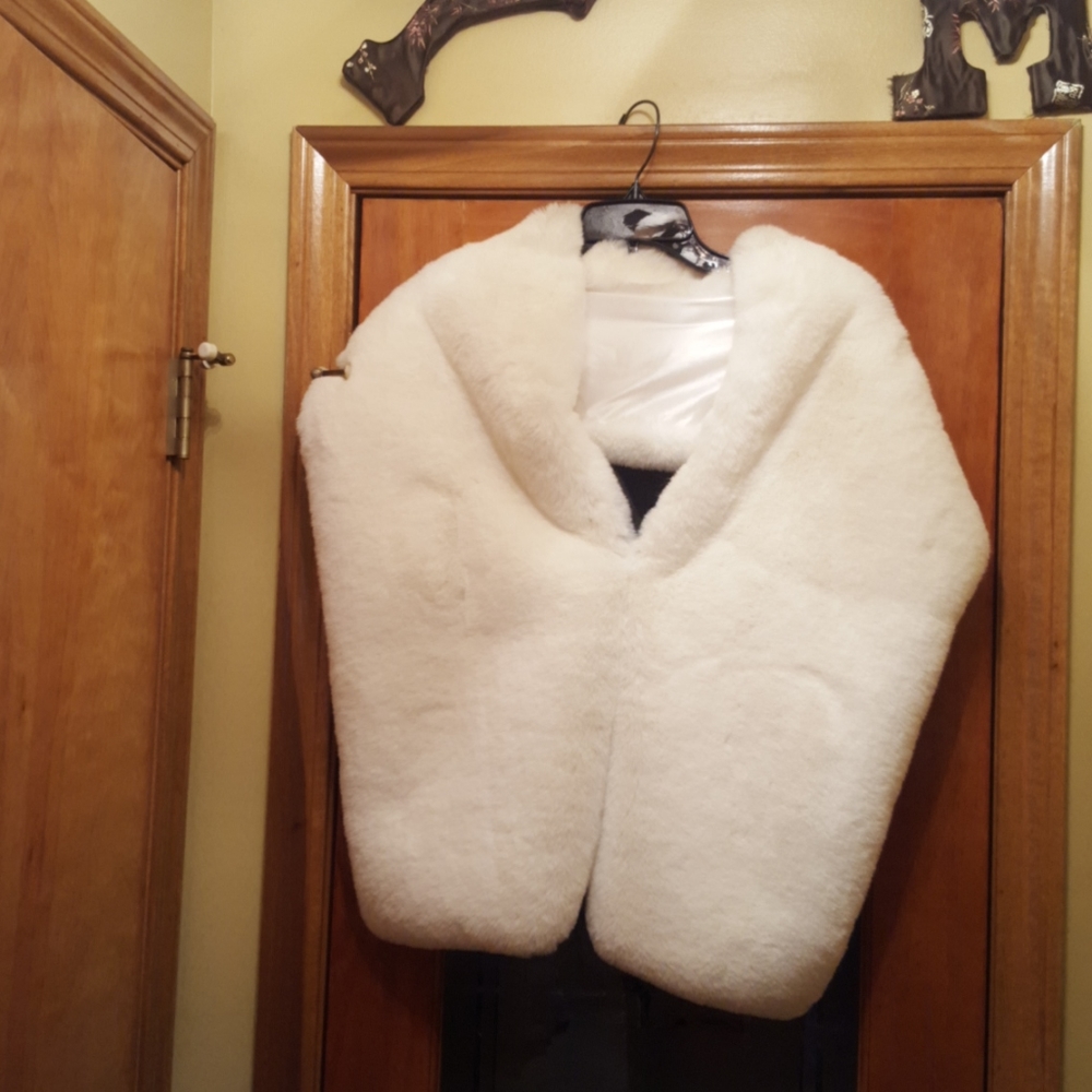 Faux Fur Wrap, NWOT